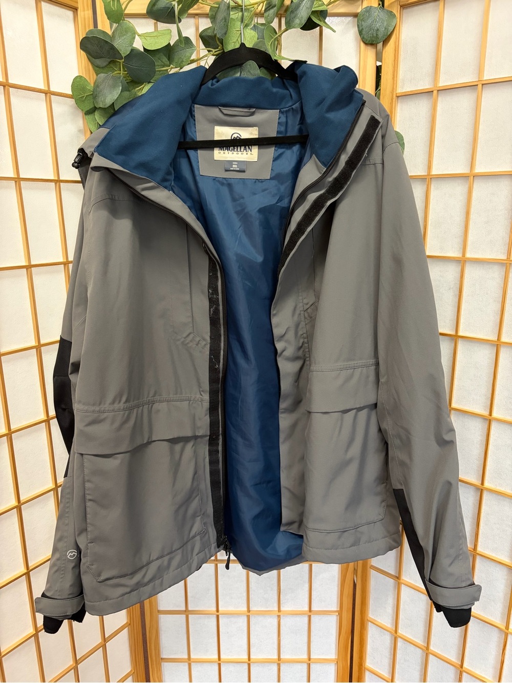 Magellan Outdoors Gray Raincoat with Blue Lining